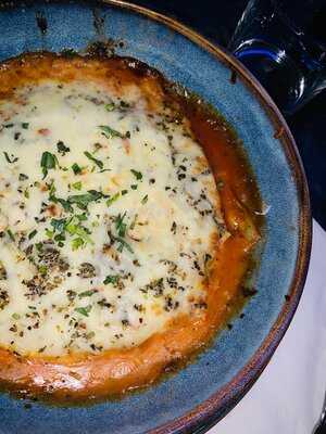 Cinquieme Bar & Restaurant