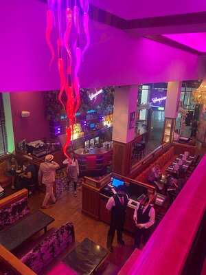 Cinquieme Bar & Restaurant