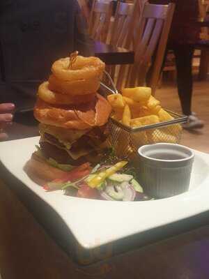 Benjamin's Bar & Bistro