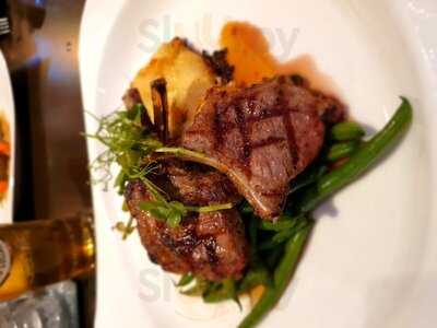 Benjamin's Bar & Bistro