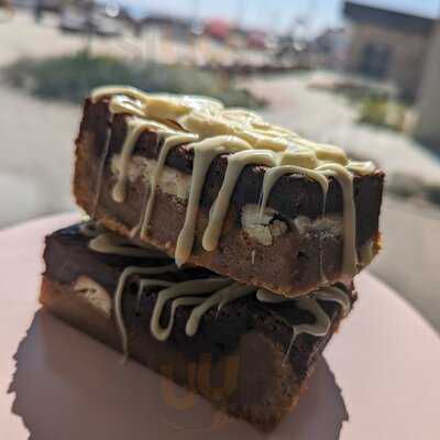 The Little Cakery_bythesea