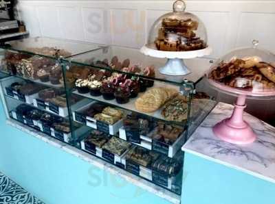 The Little Cakery_bythesea
