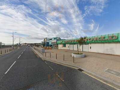 The Little Cakery_bythesea