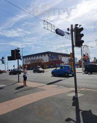 Pirates Bay Family Bar