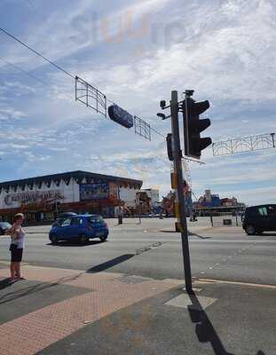 Pirates Bay Family Bar