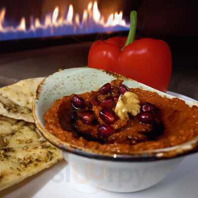 Tomato & Basil Pizzeria