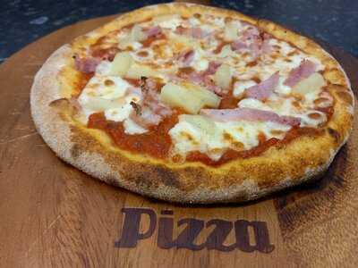 Tomato & Basil Pizzeria