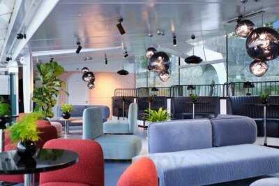 The Pier Bar & Lounge