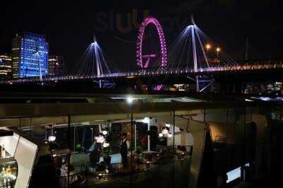 The Pier Bar & Lounge