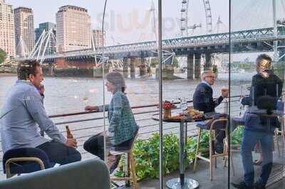 The Pier Bar & Lounge