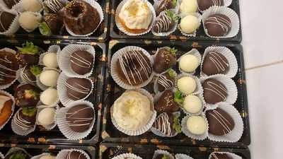 Lucy's Homemade Cookies And Cakes