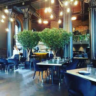 Lakeside Bar & Restaurant