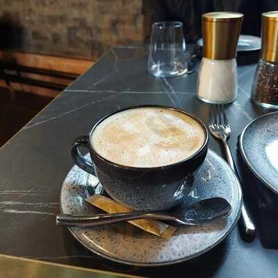 Lakeside Bar & Restaurant