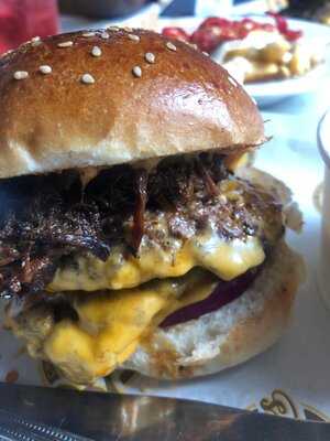 Chuck & Blade Burgers