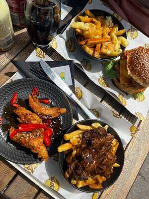 Chuck & Blade Burgers