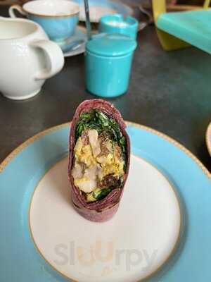 Leaf At The Castle Hotel