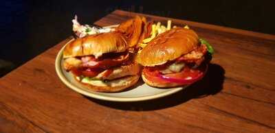 Risaro @ The Piccadilly