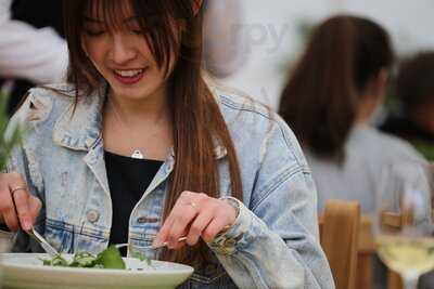 "on The Lawn" Alfresco Dining