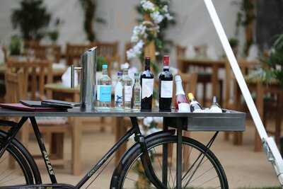 "on The Lawn" Alfresco Dining