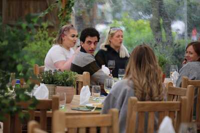 "on The Lawn" Alfresco Dining