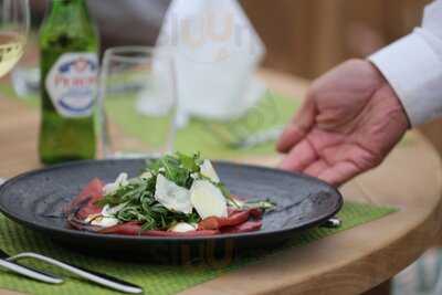 "on The Lawn" Alfresco Dining