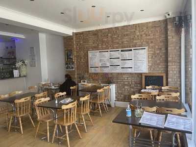 Breakfast & Lunch Kitchen