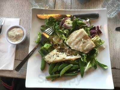 Salty's Beach Bar & Restaurant