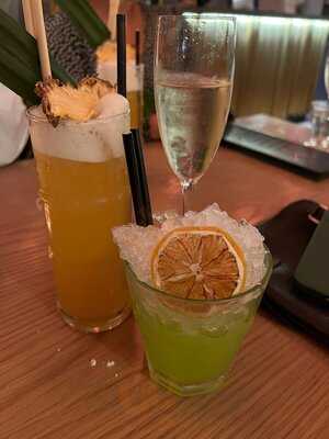 Yours Restaurant & Bar