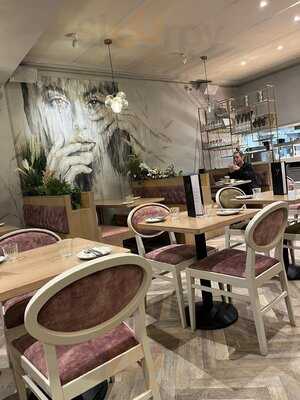 Yours Restaurant & Bar