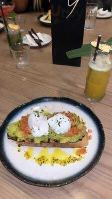 Yours Restaurant & Bar