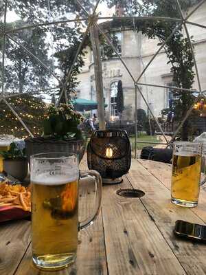 Churchill Hotel Beer Garden