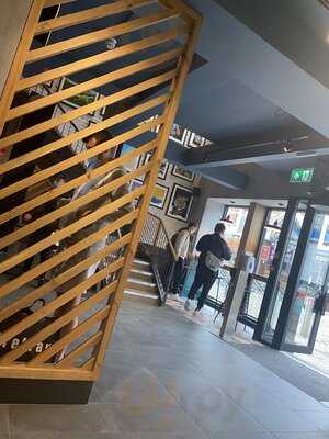 Jollibee Leeds - Photo 8