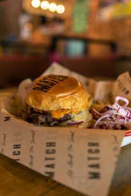 Matches Sports Bar, Grill & Social