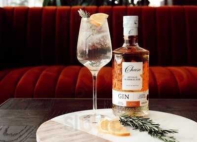 The Courtyard Chase Lounge