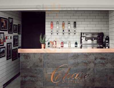 The Courtyard Chase Lounge