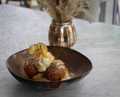 The Courtyard Chase Lounge