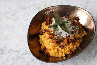 The Courtyard Chase Lounge