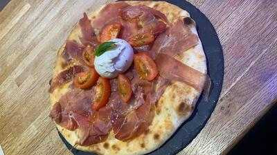 Divina Cuisine & Pizzeria