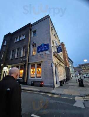 The Ship And Mitre Pub .