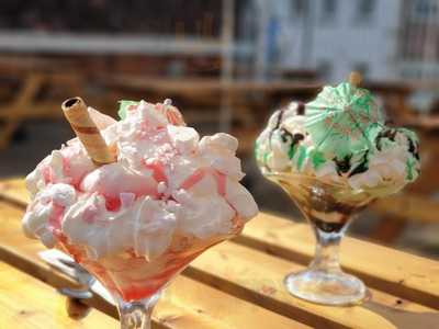 Sweet Charlie’s Cafe And Bouquets