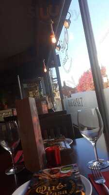 Que Pasa Tapas Bar & Mediterranean Restaurant