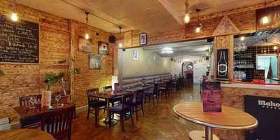 Que Pasa Tapas Bar & Mediterranean Restaurant