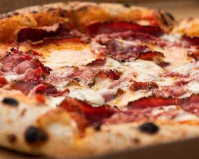 Mozzarella Fellas Pizza