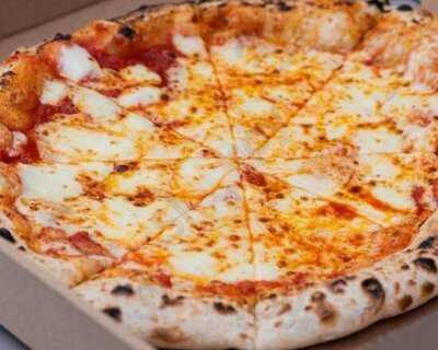 Mozzarella Fellas Pizza