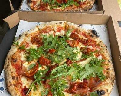 Mozzarella Fellas Pizza