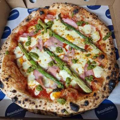 Mozzarella Fellas Pizza