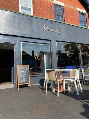 Ronnie's Bar & Eatery