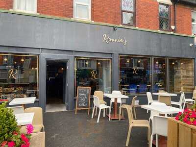 Ronnie's Bar & Eatery
