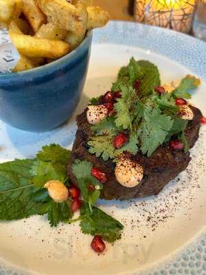 Artezzan Restaurant & Bar