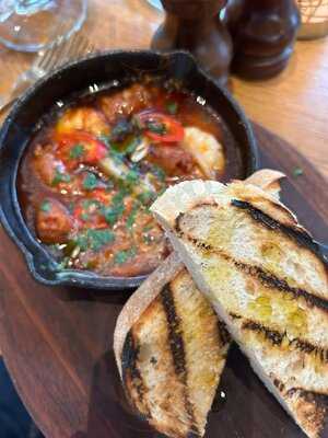 Artezzan Restaurant & Bar